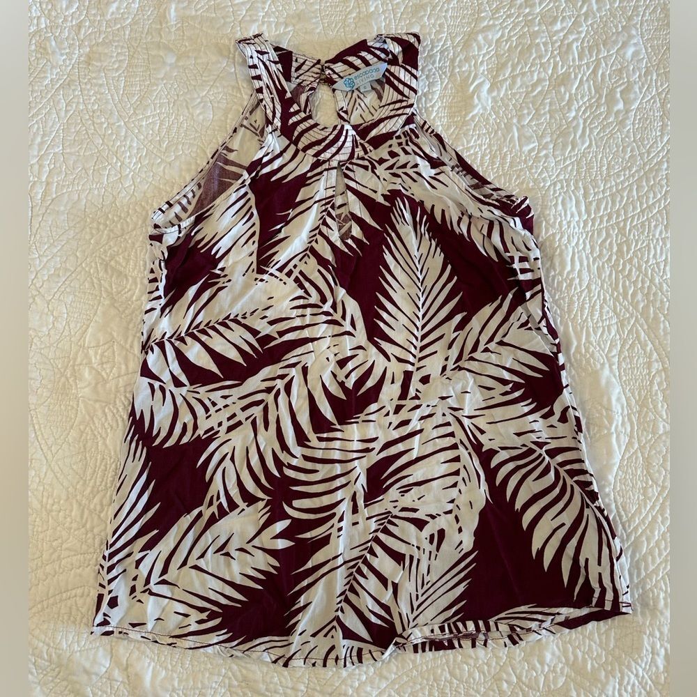 Burgundy Palm Print Sleeveless Blouse Women’s Small Tropical Vacation Top